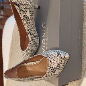 New, NBW, Vionic ladies shoe size 7.5